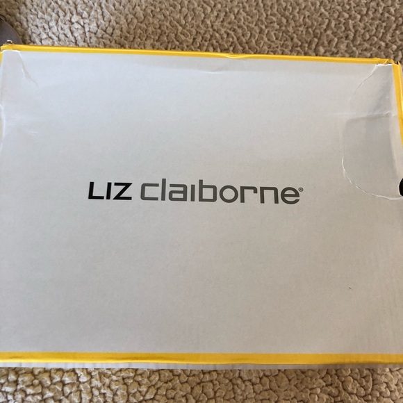 Shoes - Picture 5 of 6